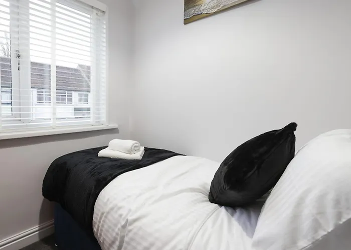 4br Spacious Sleeps 10 30-off For Tradespeople לידס