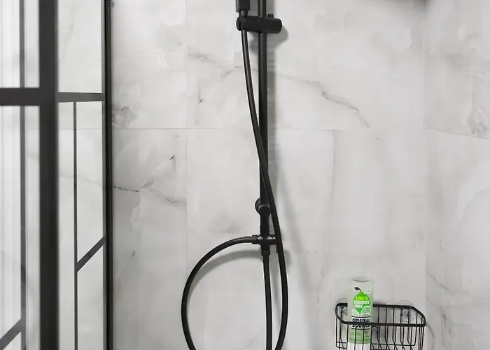 4br Spacious Sleeps 10 30-off For Tradespeople * לידס