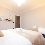 4br Spacious Sleeps 10 30-off For Tradespeople