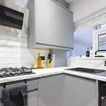 4br Spacious Sleeps 10 30-off For Tradespeople Apartment