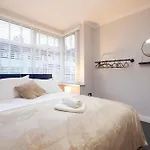 Apartment 4br Spacious Sleeps 10 30-off For Tradespeople Leeds (West Yorkshire)