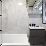 Apartment 4br Spacious Sleeps 10 30-off For Tradespeople Leeds (West Yorkshire)