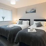 4br Spacious Sleeps 10 30-off For Tradespeople