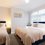 4br Spacious Sleeps 10 30-off For Tradespeople