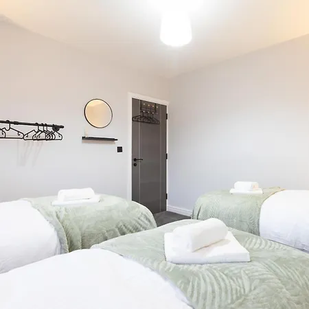 Apartment Modern 4-br Sleeps 10,near Centre Leeds (West Yorkshire)