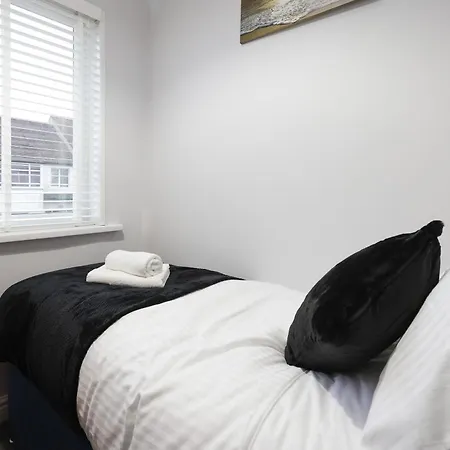 Modern 4-br Sleeps 10,near Centre Leeds (West Yorkshire)