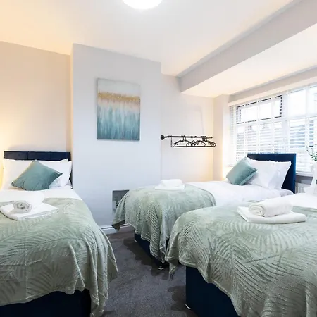 Apartment Modern 4-br Sleeps 10,near Centre Leeds (West Yorkshire)
