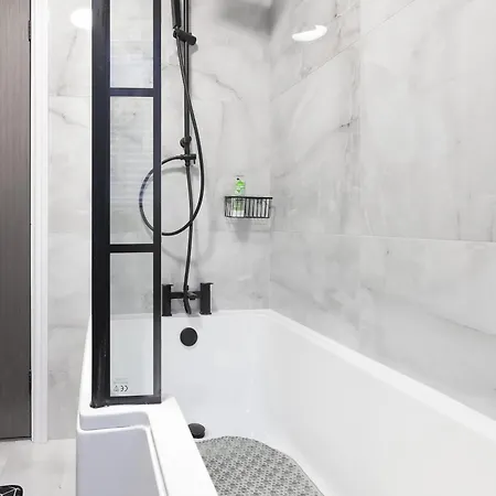 Apartment Modern 4-br Sleeps 10,near Centre *