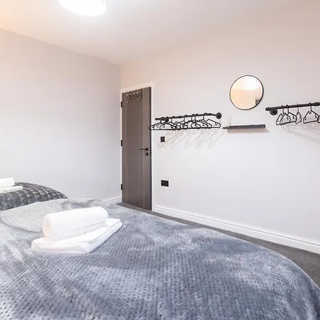 Apartment Modern 4-br Sleeps 10,near Centre Leeds (West Yorkshire)