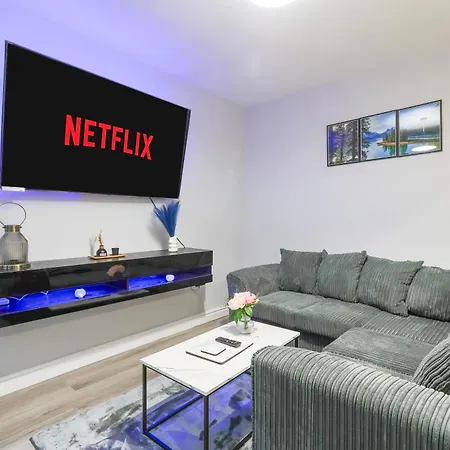 Modern 4-br Sleeps 10,near Centre *