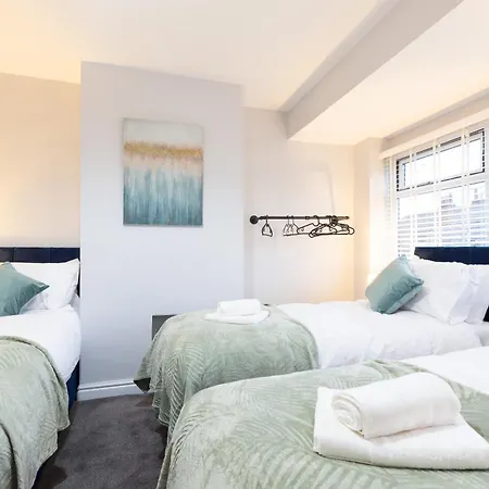 Modern 4-br Sleeps 10,near Centre Leeds (West Yorkshire)
