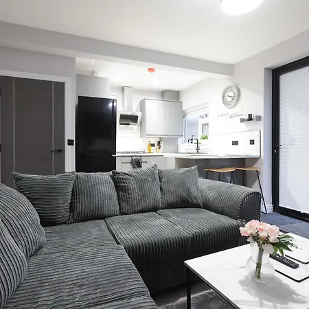 Modern 4-br Sleeps 10,near Centre Apartment Leeds (West Yorkshire)