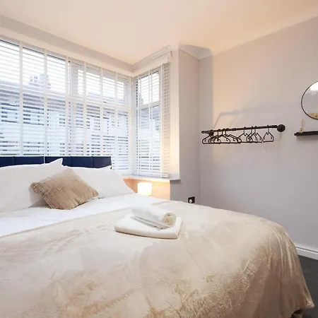 דירה Spacious 4br Sleeps 10 30off For Contractors לידס