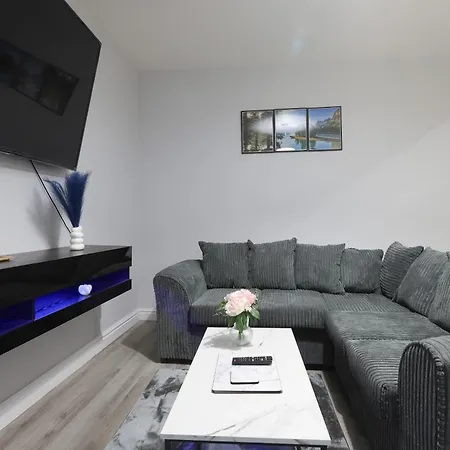 Modern 4-br Sleeps 10,near Centre Leeds (West Yorkshire)