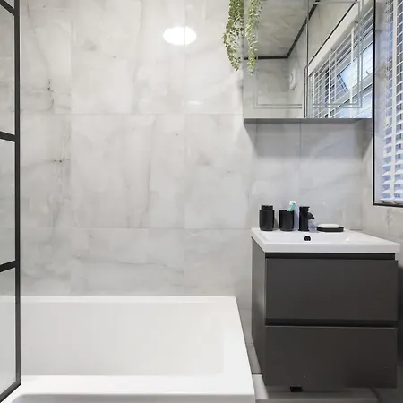 Apartment Modern 4-br Sleeps 10,near Centre Leeds (West Yorkshire)