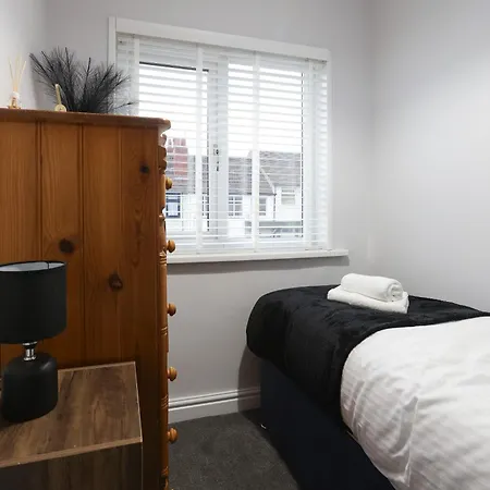 Apartment Modern 4-br Sleeps 10,near Centre *