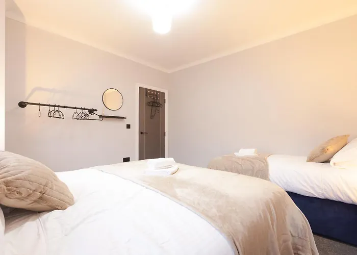 Spacious 4br Sleeps 10 30off For Contractors