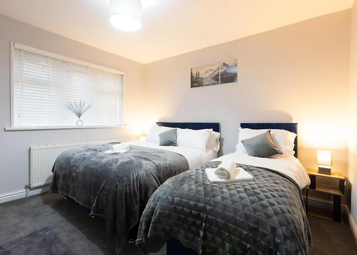 4br Spacious Sleeps 10 30-off For Tradespeople Apartment