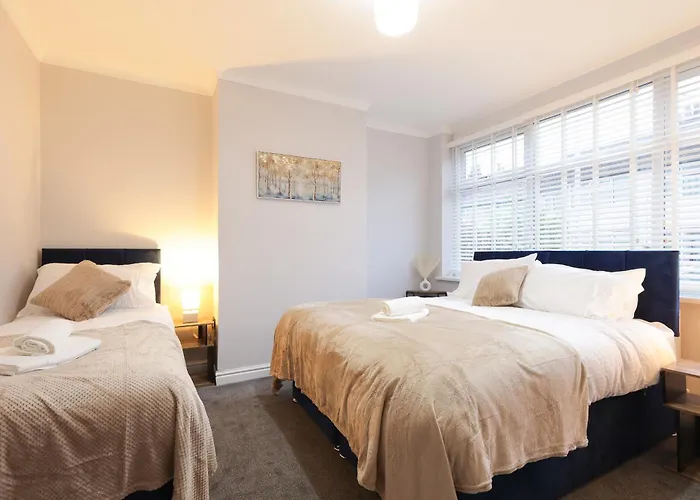 4br Spacious Sleeps 10 30-off For Tradespeople Apartment