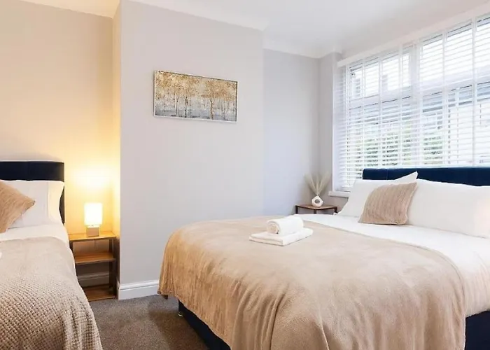 4br Spacious Sleeps 10 30-off For Tradespeople