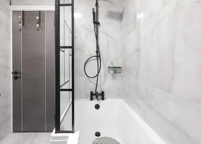 4br Spacious Sleeps 10 30-off For Tradespeople Διαμέρισμα Λιντς